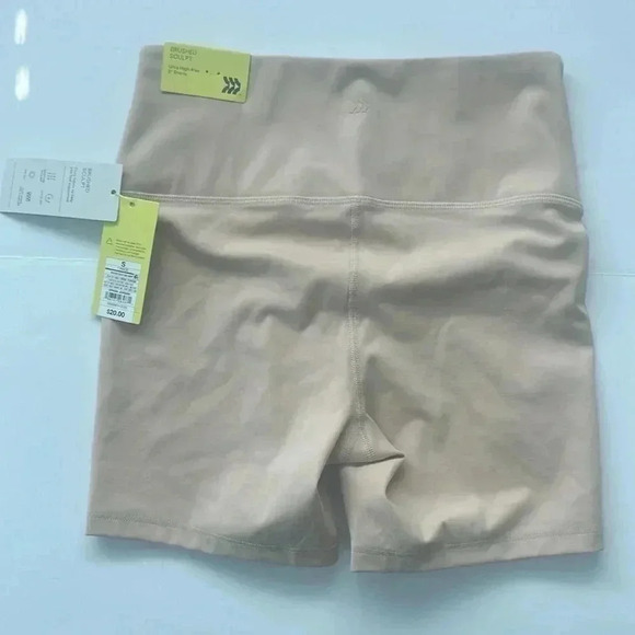 All in motion brushed sculpt 5 inch bike shorts. NWT Ultra High Rise Size Small - Picture 4 of 5